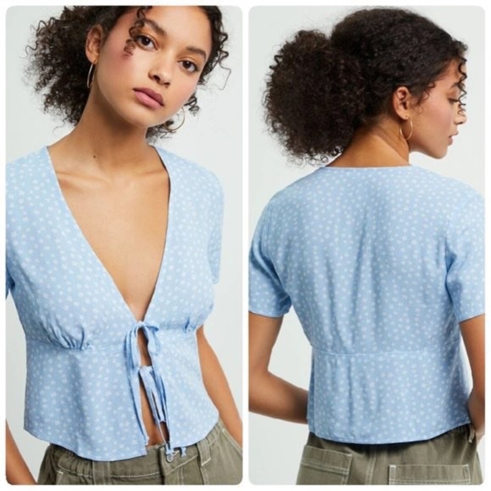 PACSUN LA Hearts light blue floral double tie front top short sleeve blouse